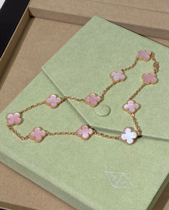[Stars Jewelry Jewellery] Pink Necklace with Ten Clover Designs