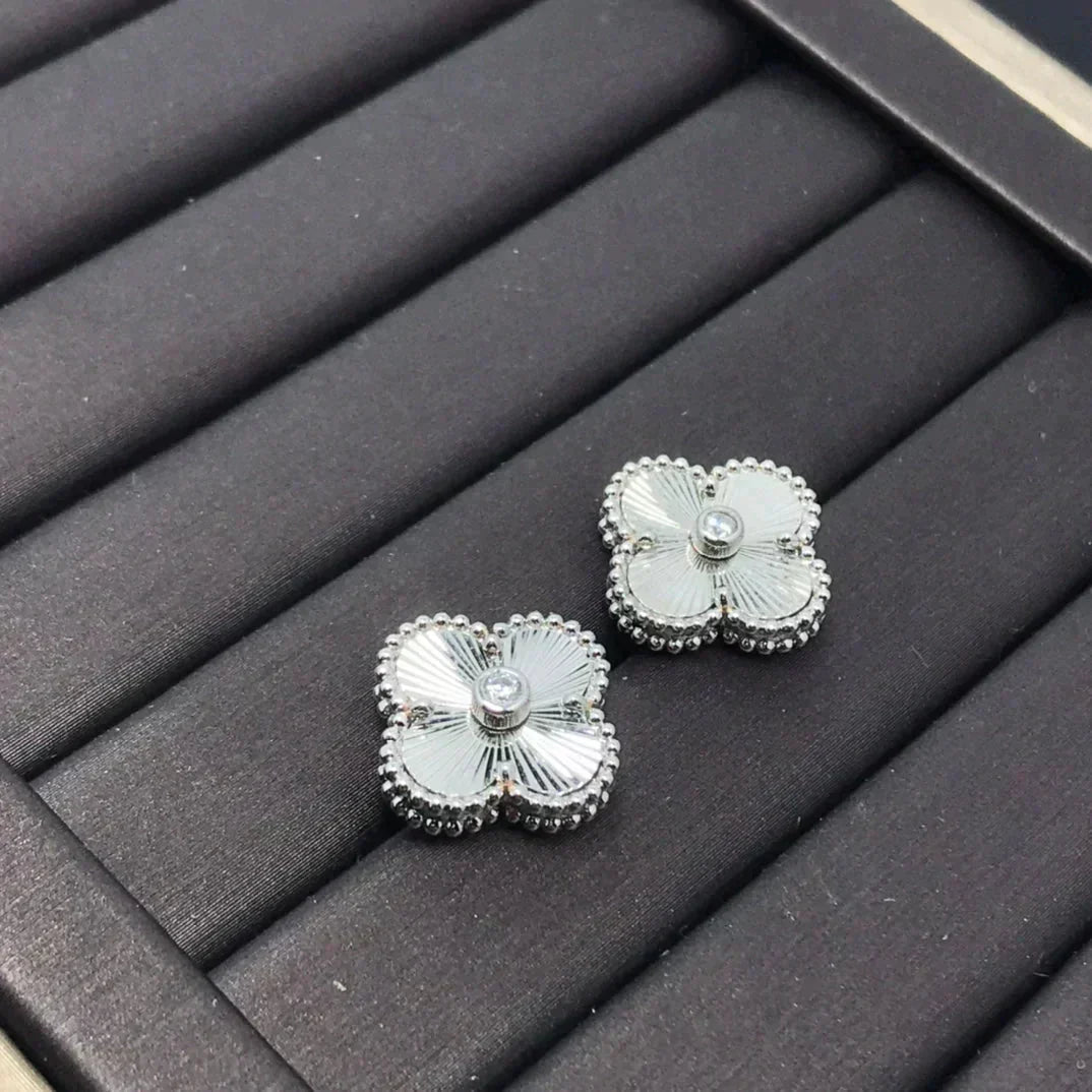 [Stars Jewelry]CLOVER MINI 9.5MM LASER EARRINGS