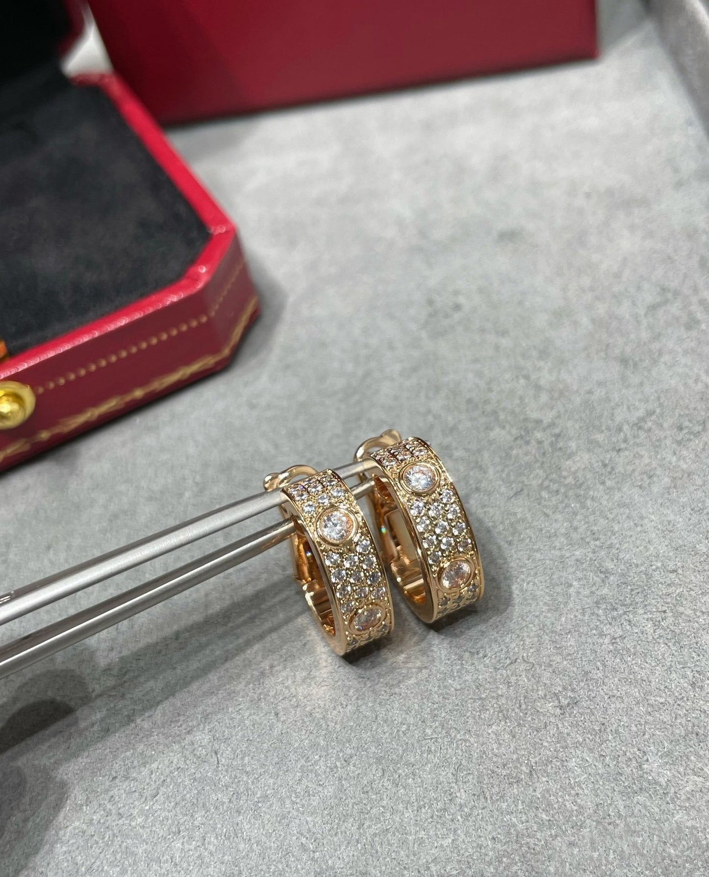 [Stars Jewelry]LOVE 5.5MM DIAMOND PAVED EARRINGS