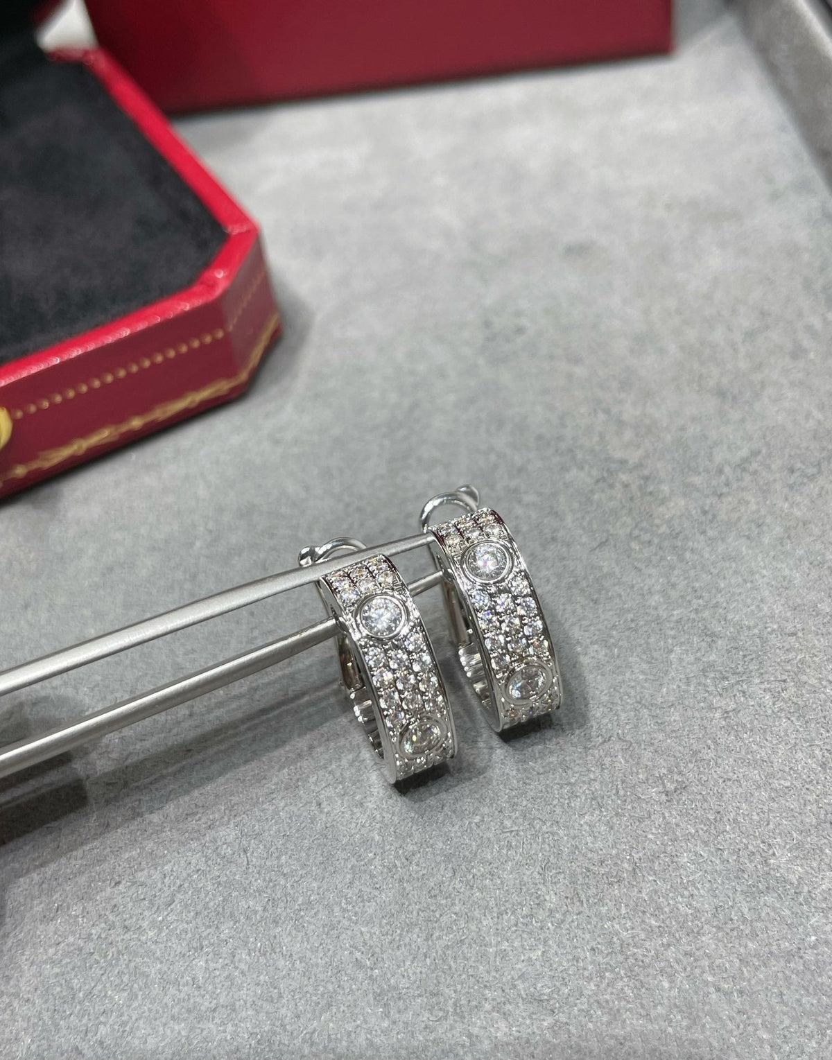 [Stars Jewelry]LOVE 5.5MM DIAMOND PAVED EARRINGS