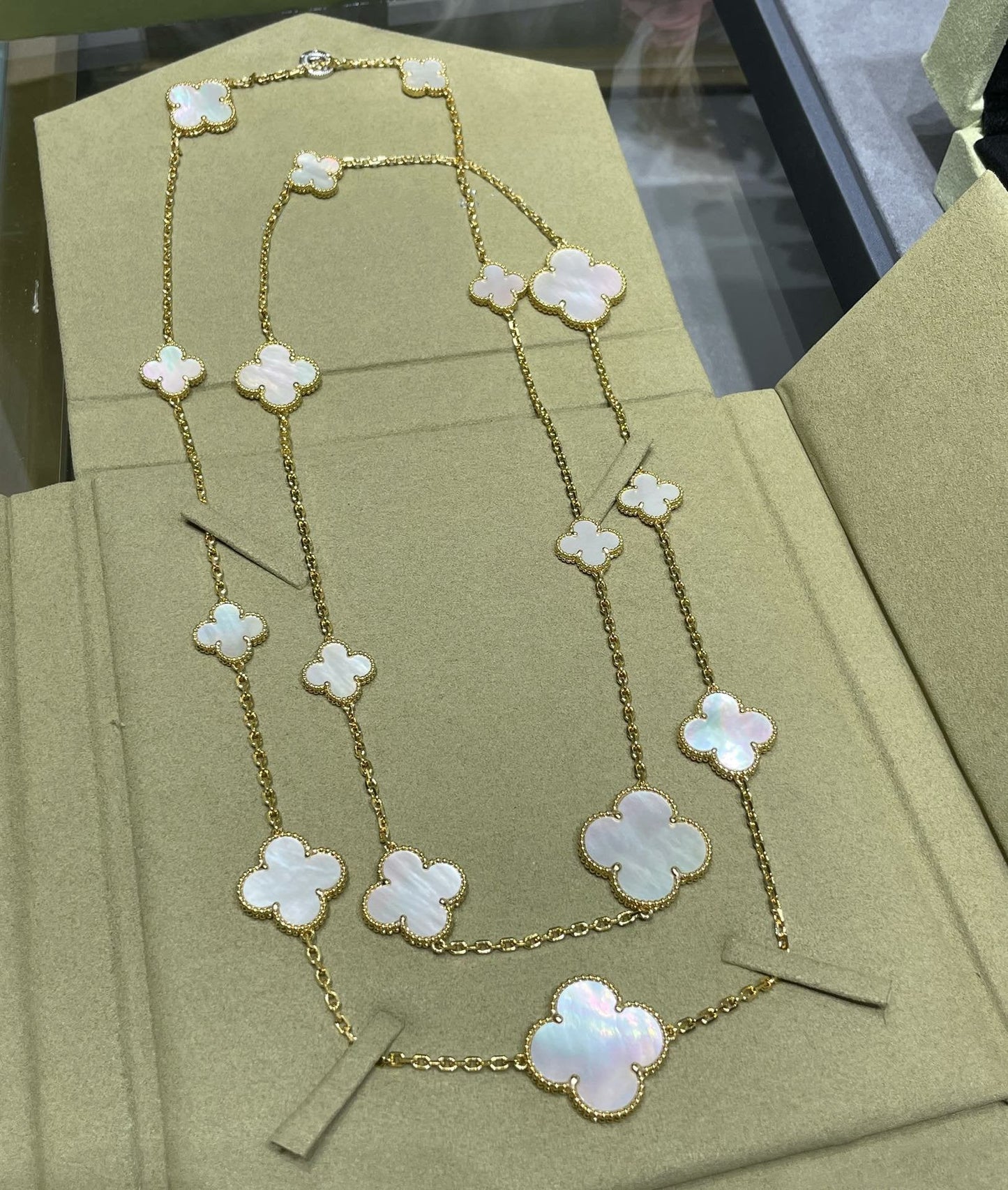 [Stars Jewelry]CLOVER 16 MOTIF WHITE MOP GOLD NECKLACE