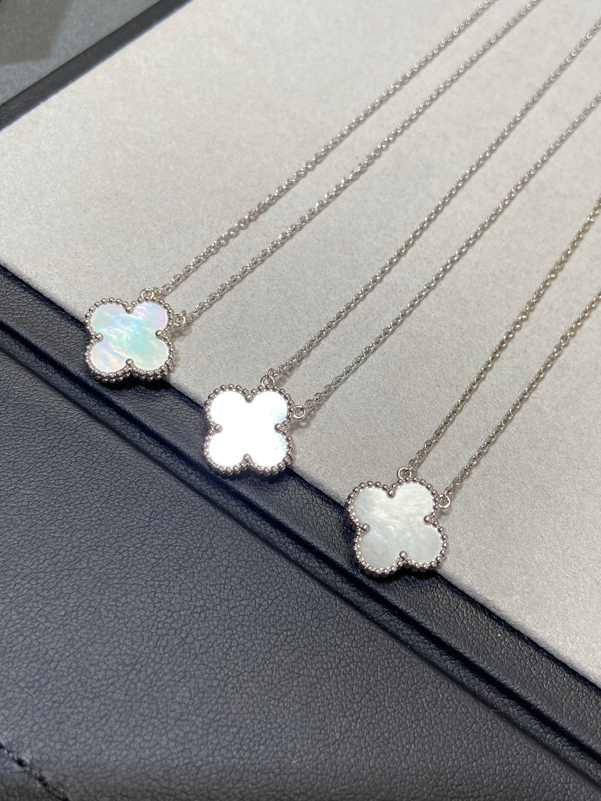[Stars Jewelry]CLOVER MEDIUM SILVER WHITE MOP NECKLACE