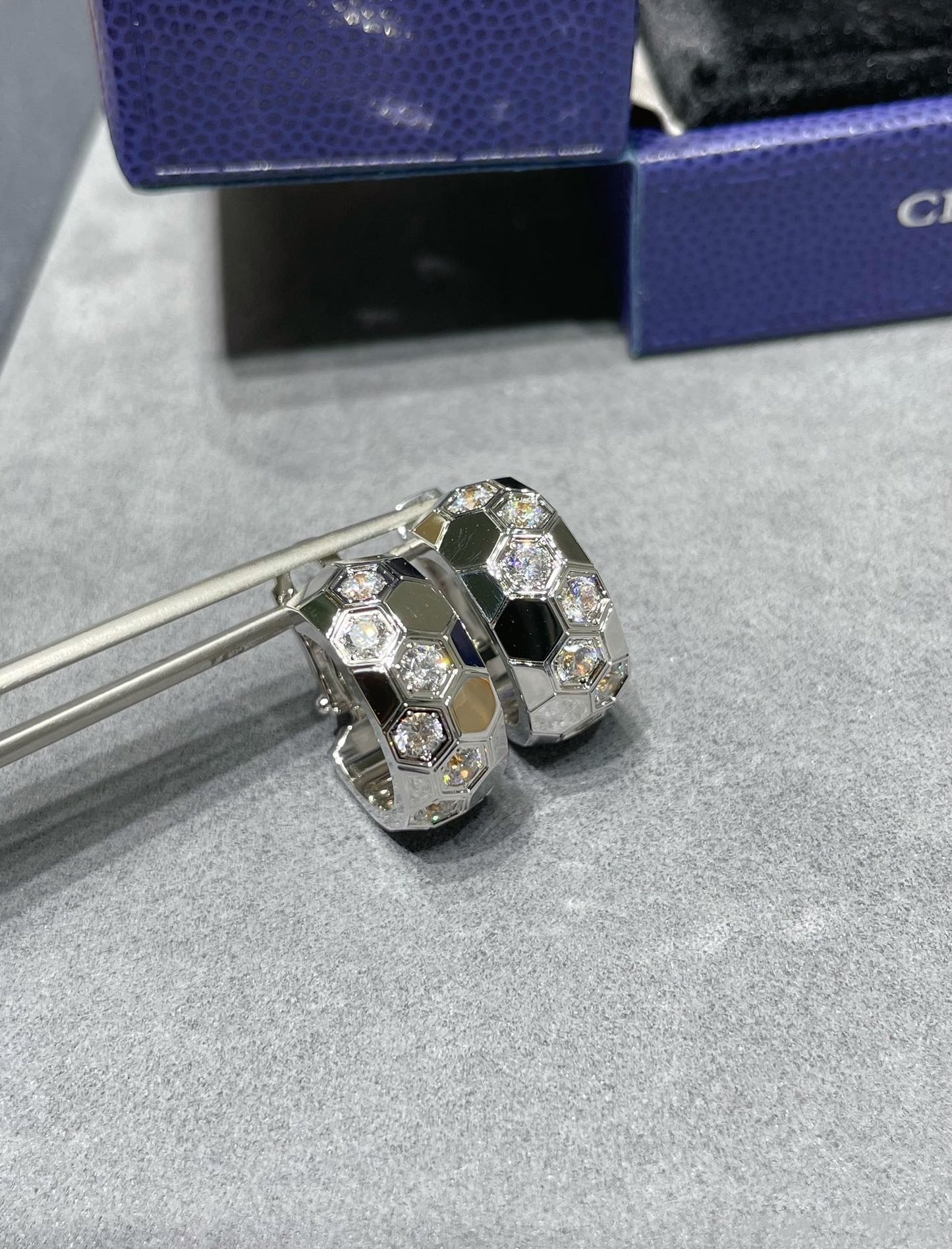[Stars Jewelry]BEE LOVE DIAMOND HOOP EARRINGS