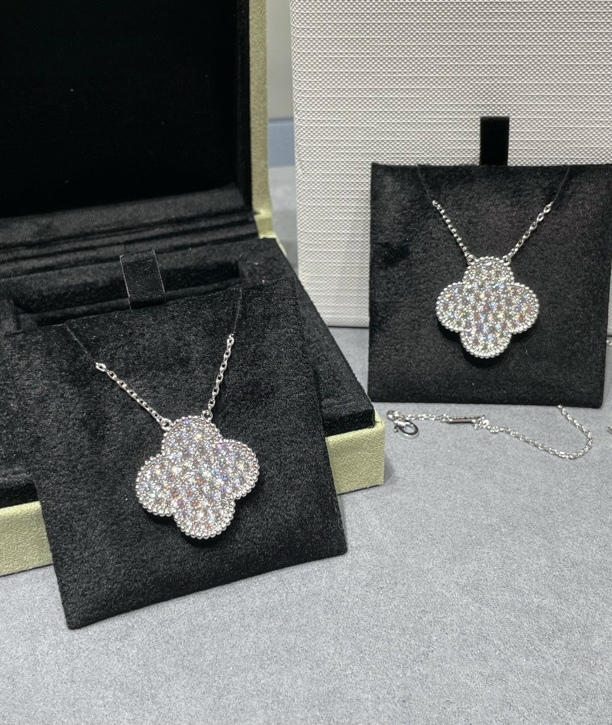 [Stars Jewelry]CLOVER 25MM LARGE PENDANT DIAMOND PAVED SILVER NECKLACE