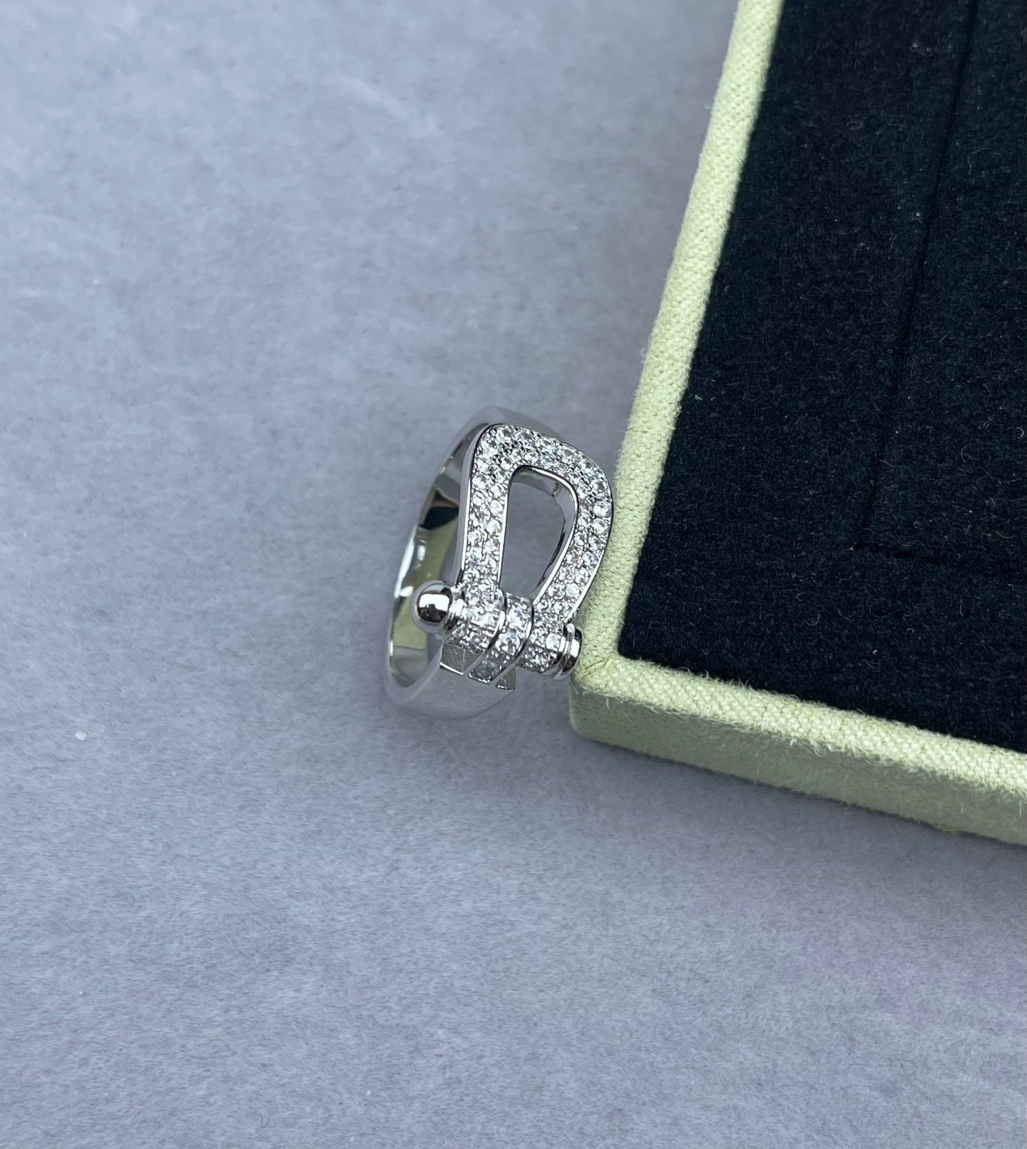 [Stars Jewelry]Wide Hoof-Shaped Diamond-Studded Ring
