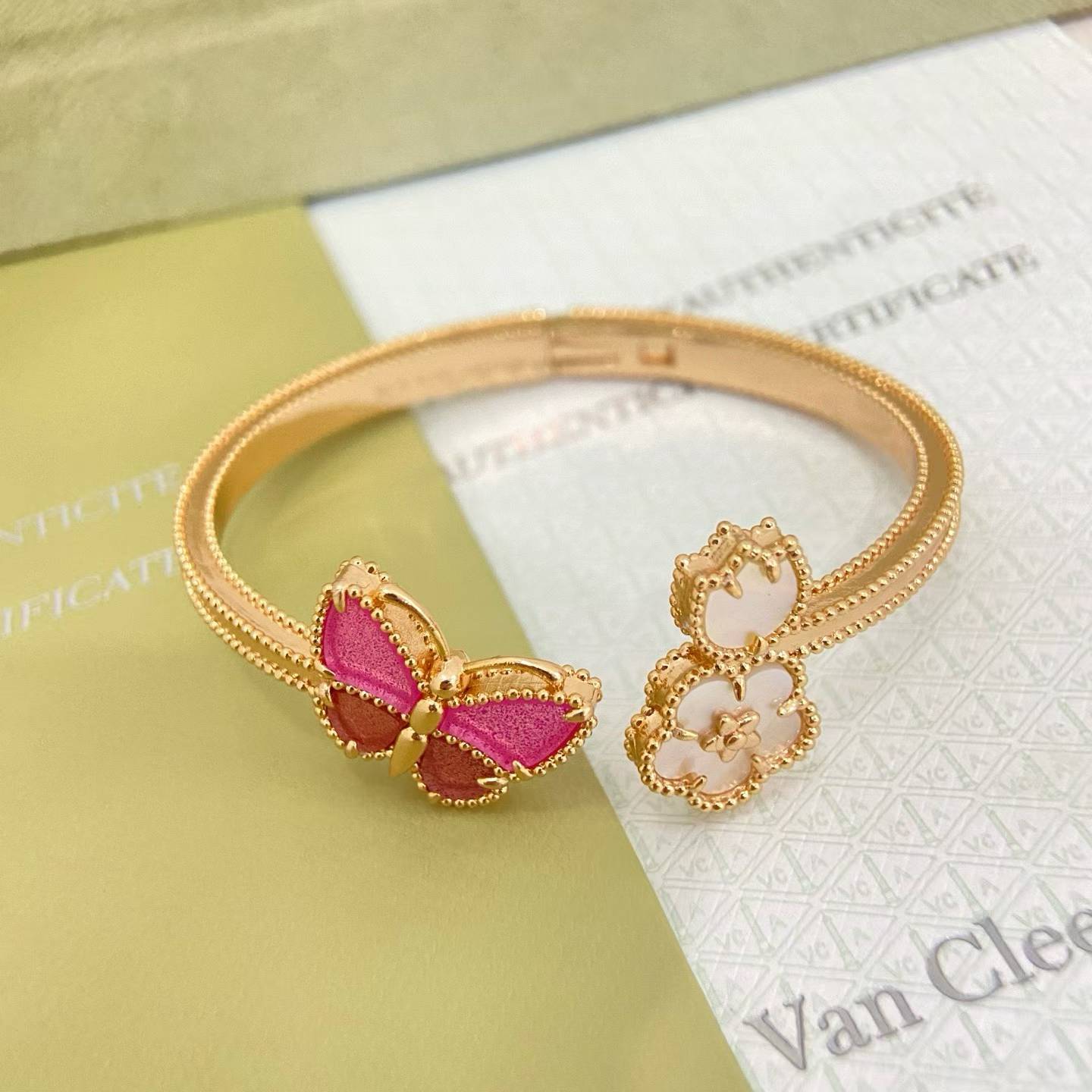 [Stars  Jewelry]ROSE QUARTZ THREE‑IN‑ONE BUTTERFLY BRACELET