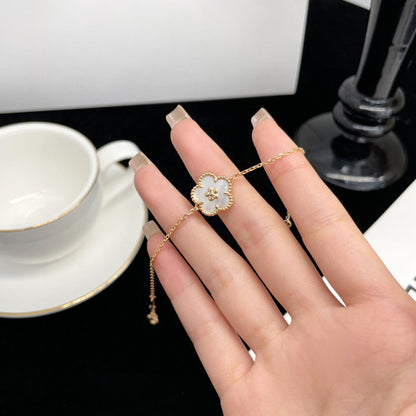 [Stars Jewelry]LUCKY  WHITE MOP  PLUM BLOSSOM NECKLACE