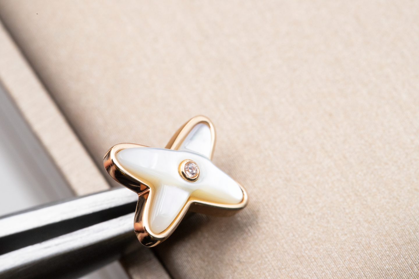 [Stars Jewelry]JEUX DE WHITE MOP PINK GOLD DIAMOND EARRINGS