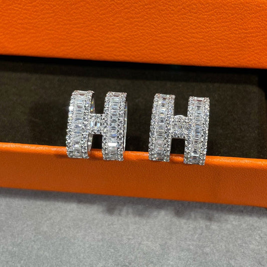 [Stars Jewelry]H STUD EARRINGS WITH SILVER DIAMONDS