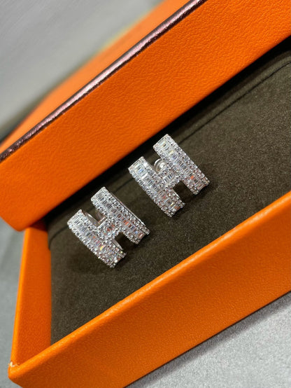 [Stars Jewelry]H STUD EARRINGS WITH SILVER DIAMONDS