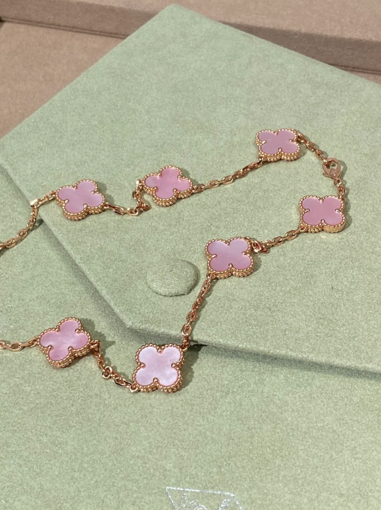 [Stars Jewelry Jewellery] Pink Necklace with Ten Clover Designs