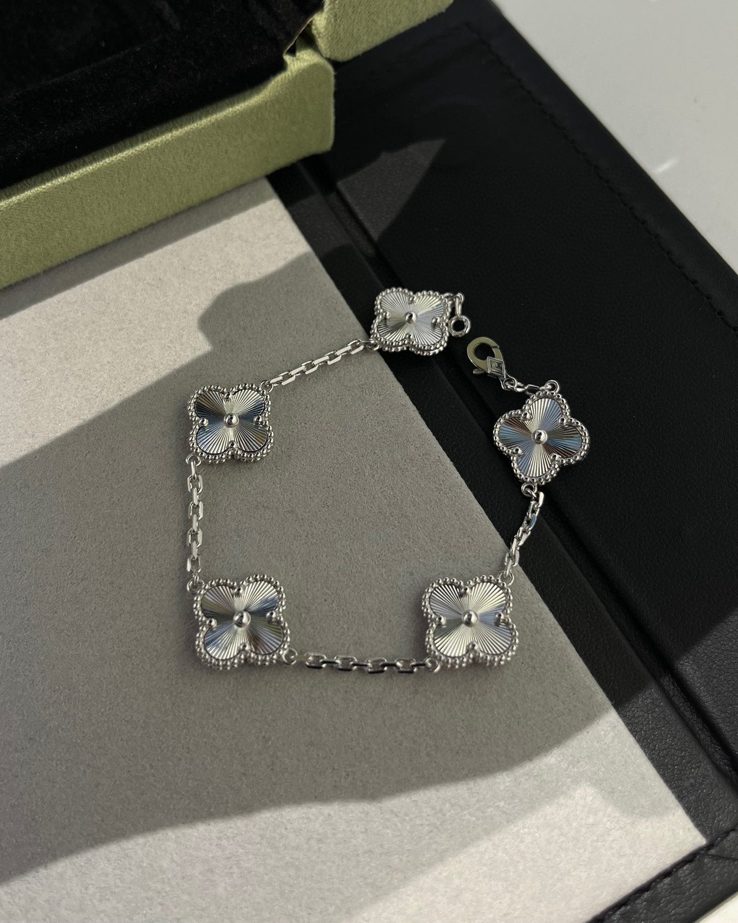 [Stars Jewelry] CLOVER 5 MOTIF LASER BRACELET COLLECTION